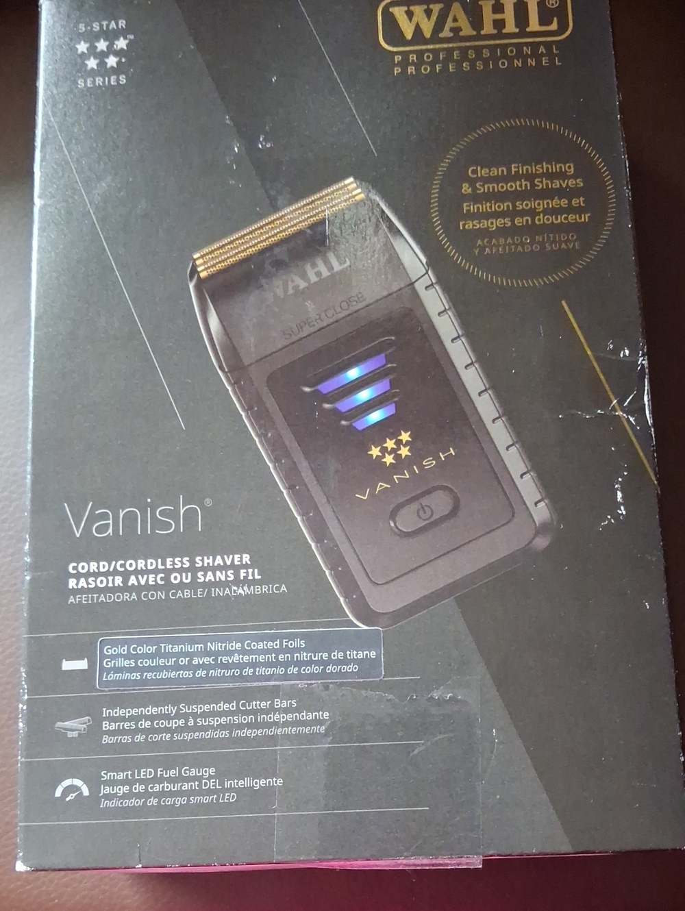 Wahl Vanish Electric Shaver in Black with Gold Trim